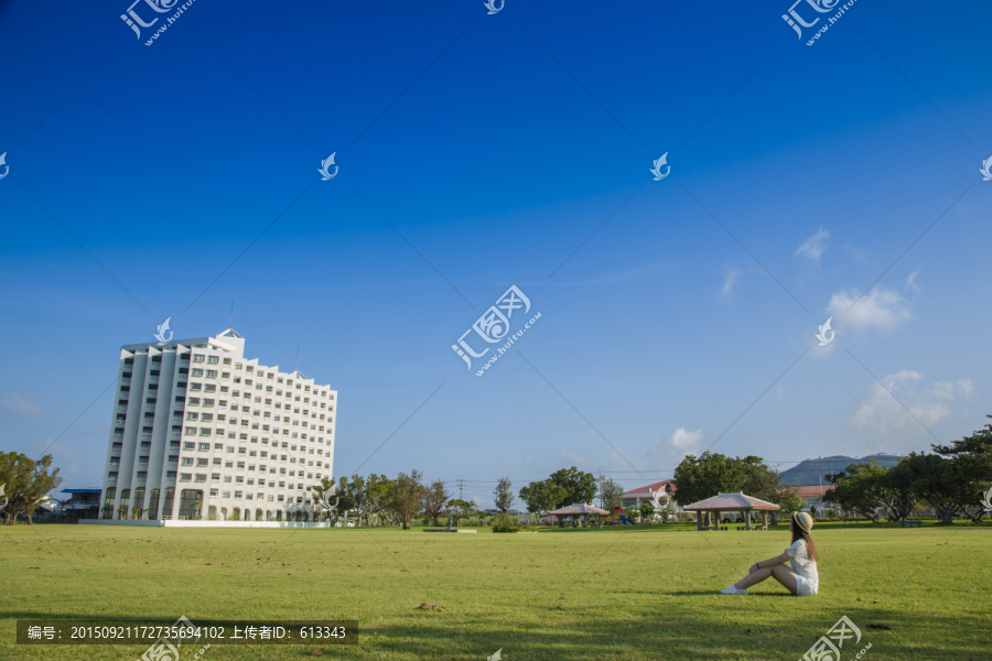 假日酒店与园林风景