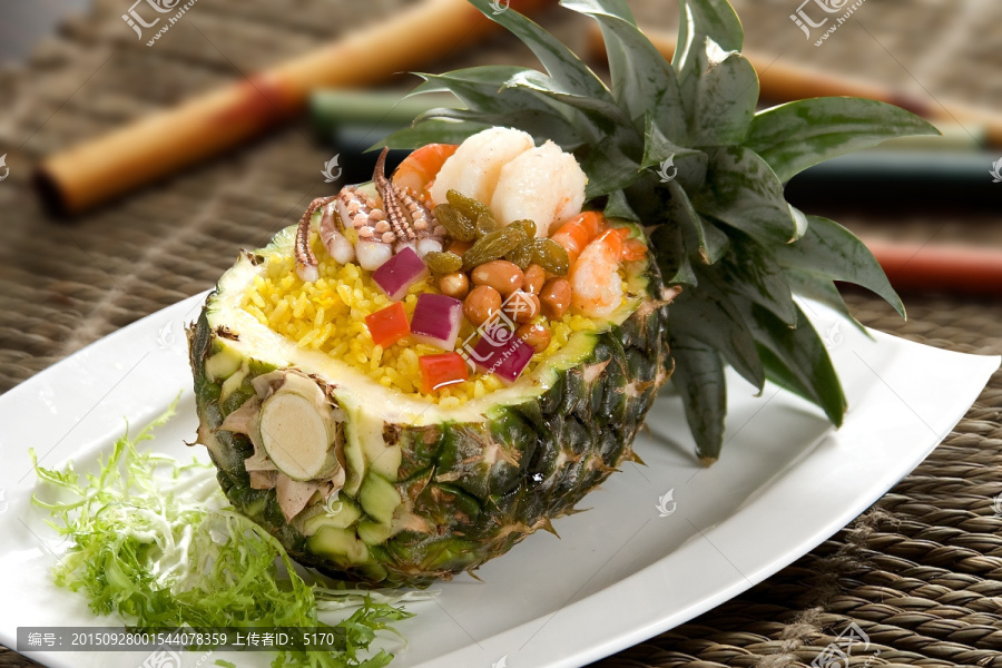 菠萝泰式海鲜饭