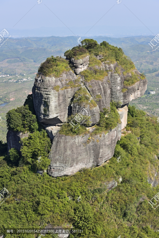 悬崖峭壁,霍山砻衣石