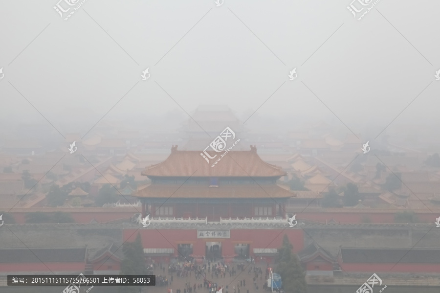 雾霾中的故宫