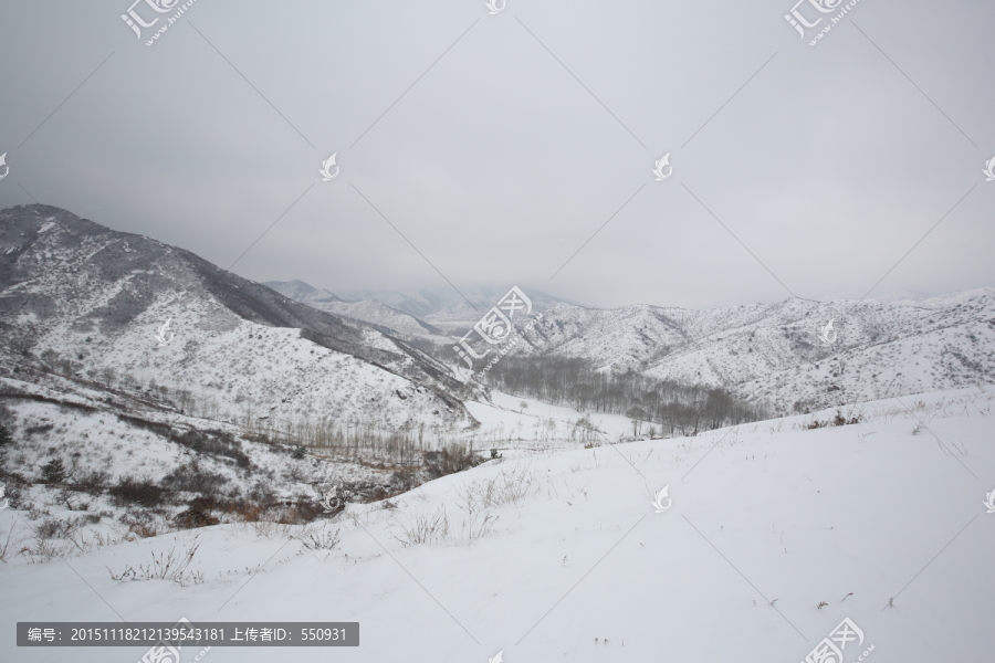 山区雪景