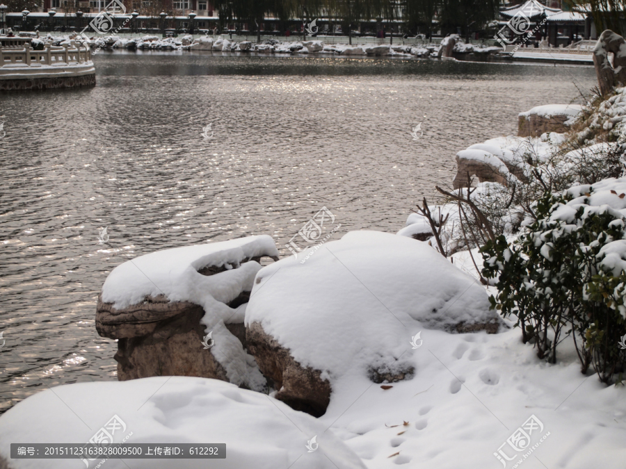 积雪,湖面