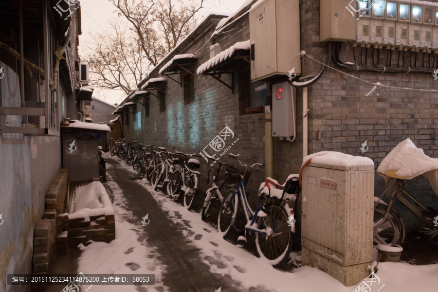 雪夜中的北京胡同