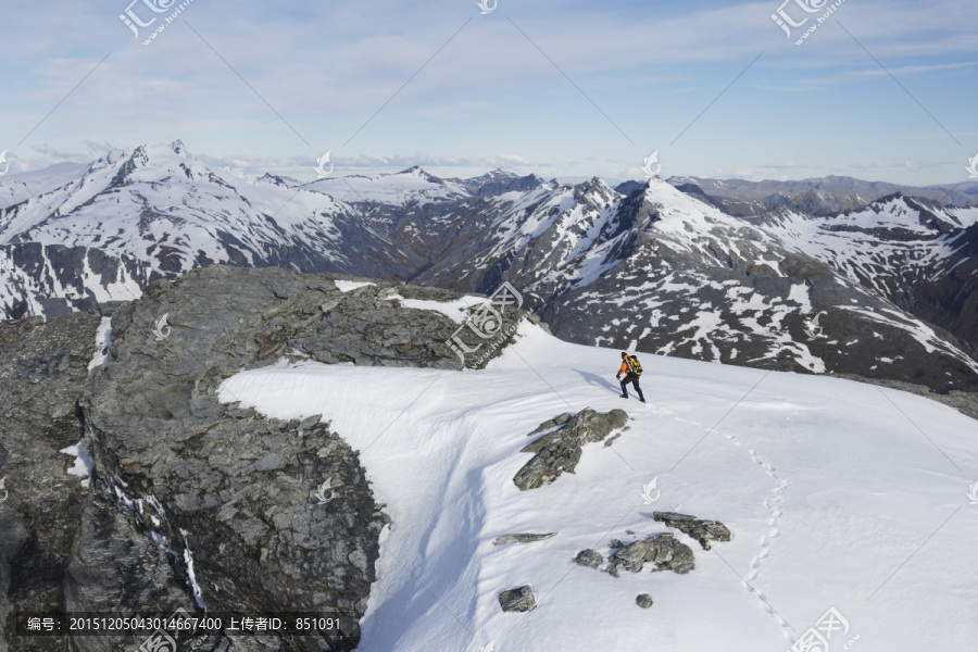 攀登雪山