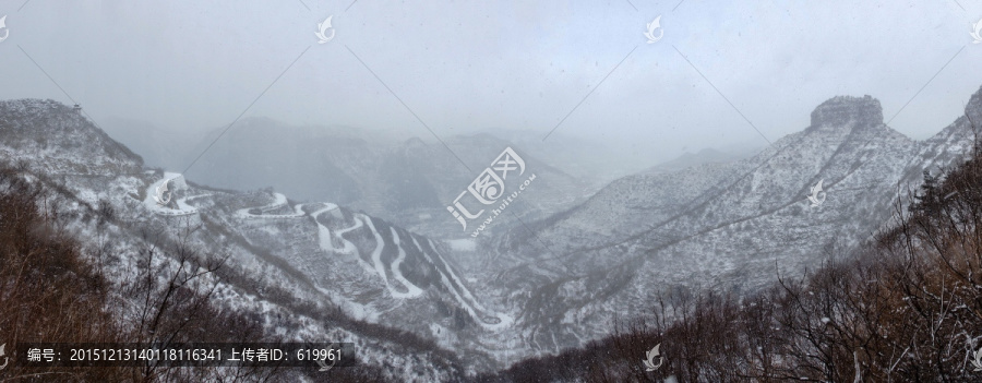 仰天山雪景