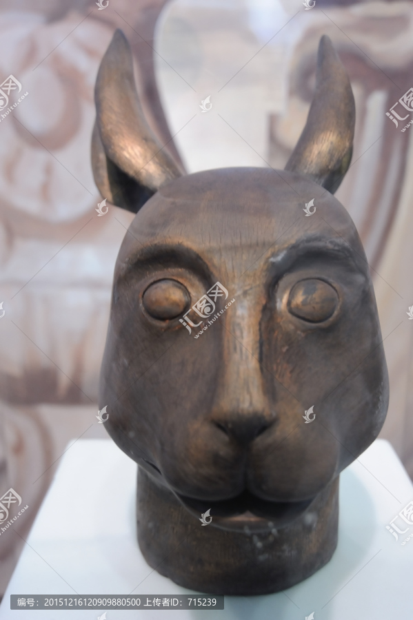 巧克力仿圆明园青铜兽首雕塑兔