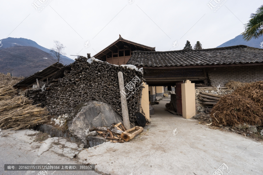 燕子沟村民居,劈柴,柴火