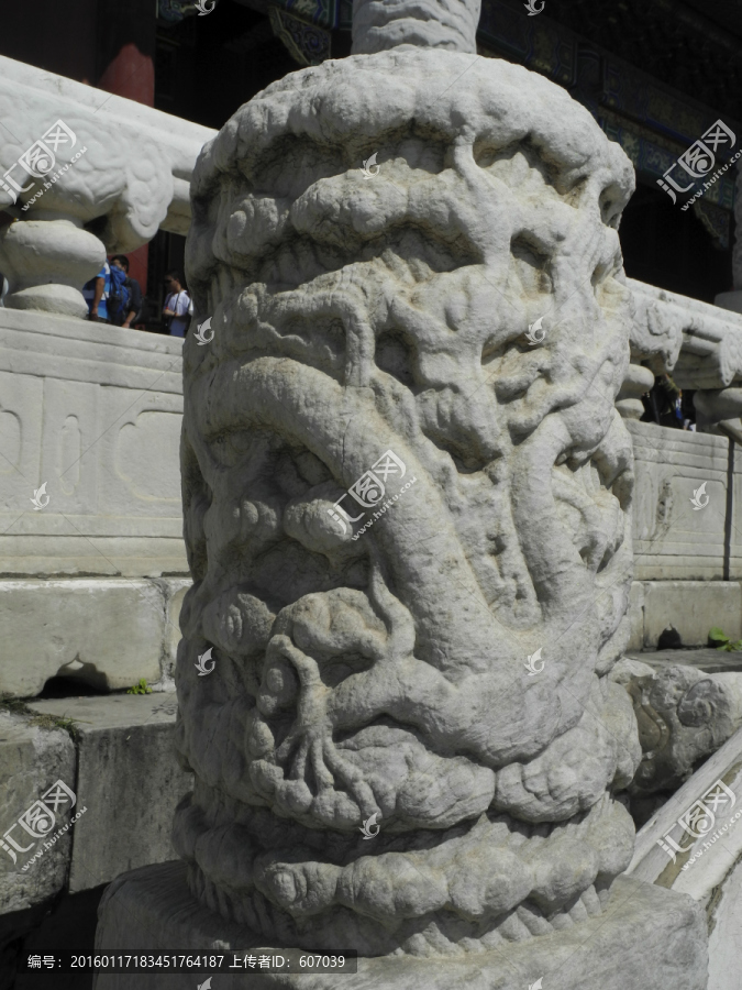 北京故宫太和殿栏柱雕龙纹饰