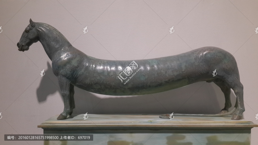 動物雕塑呼喚人類保護動物