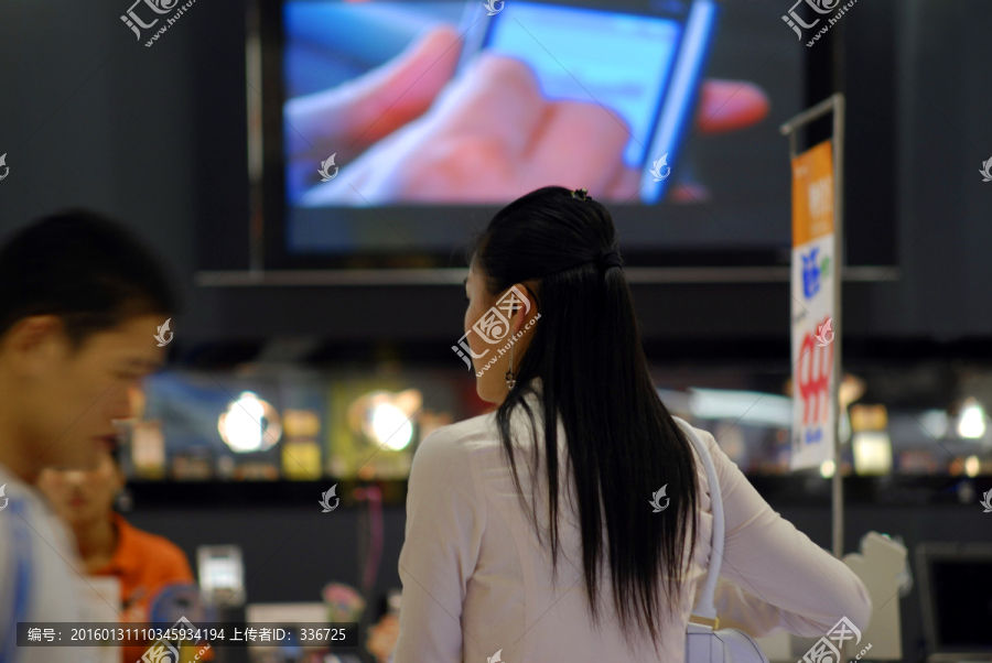 数码电器商城实体店内景