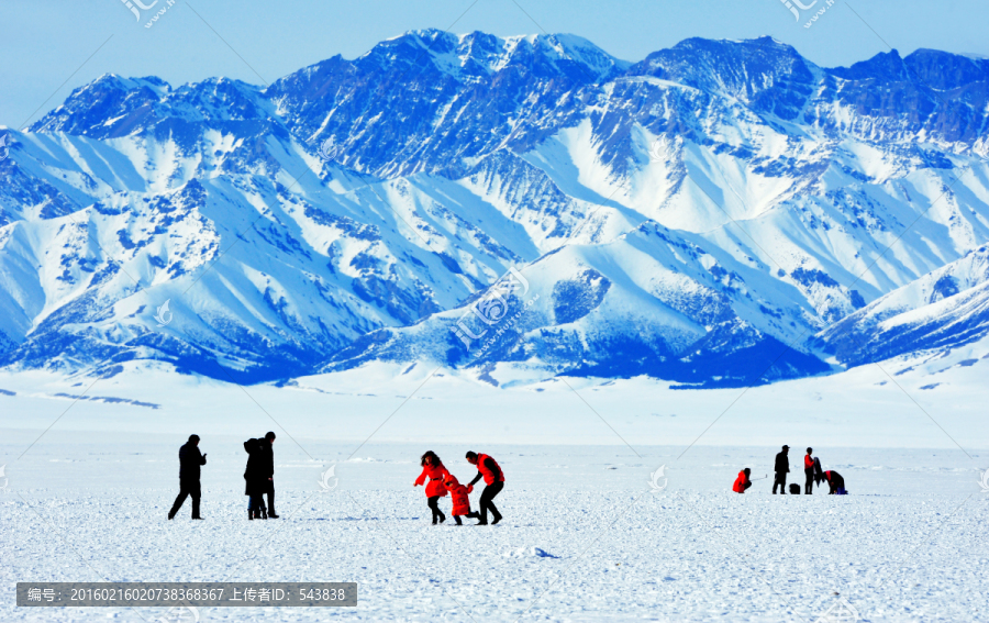 新疆赛里木湖冰雪旅游