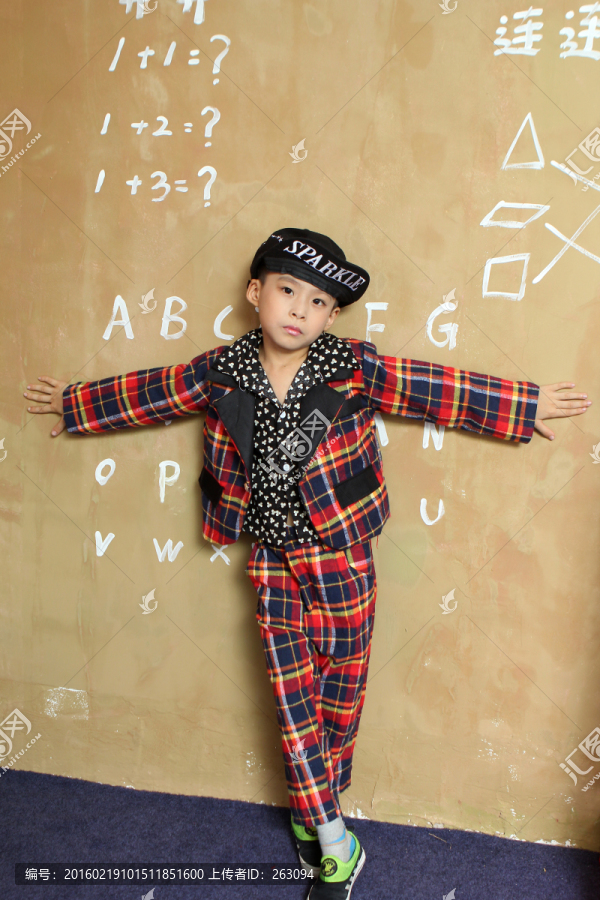 戴帽子的小男孩