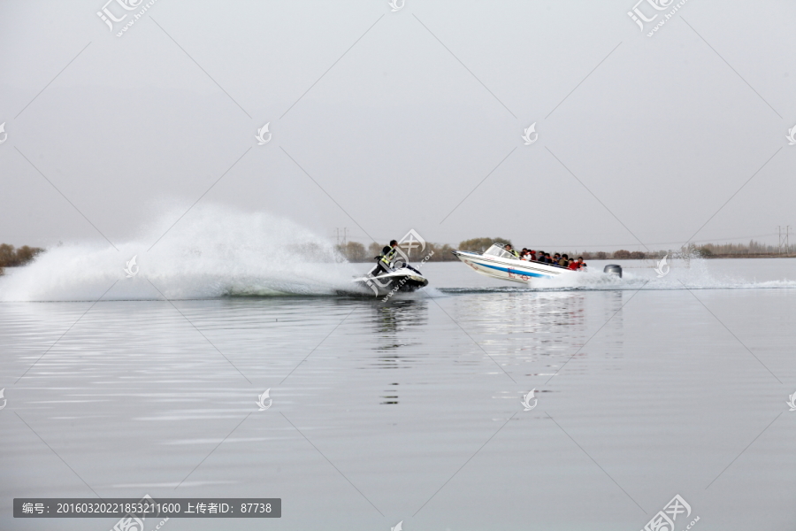新疆湖泊运动