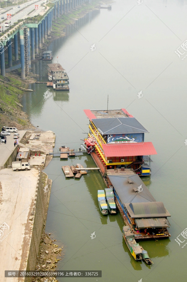重庆嘉陵江,趸船,水上酒楼