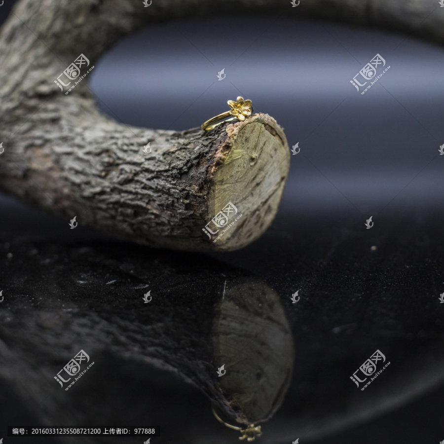 黃金戒指花瓣梅花