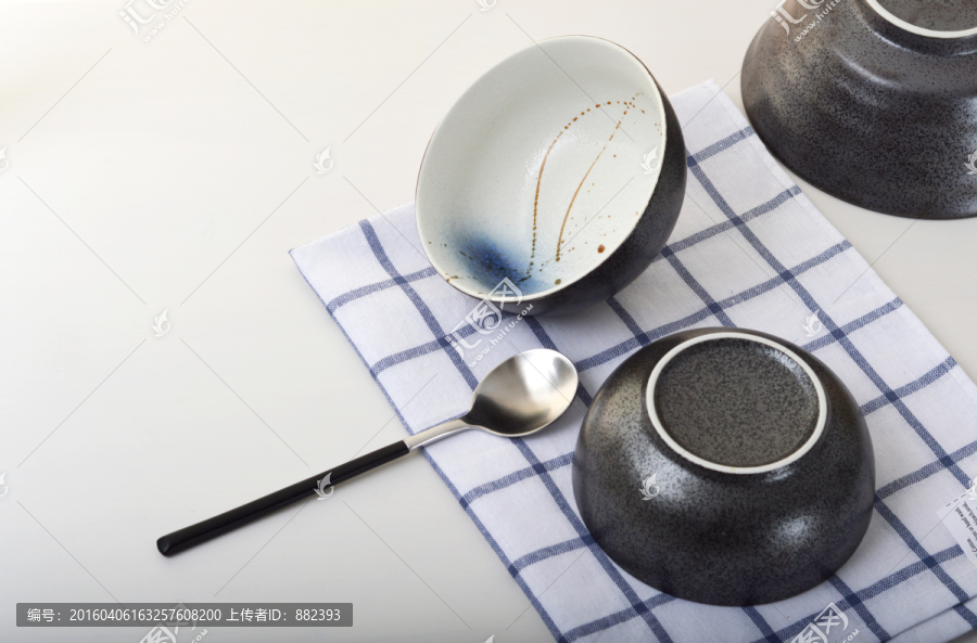 简洁素雅手绘陶瓷碗