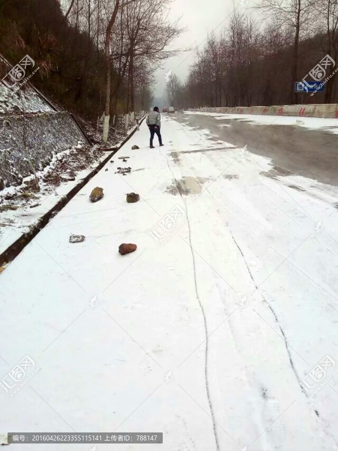 雪景人物背影