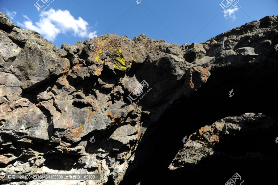 月球国家纪念碑和保护印度隧道的火山口