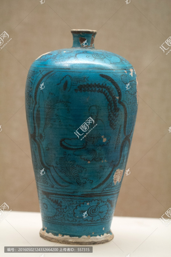 元磁州窑孔雀绿釉人物纹梅瓶