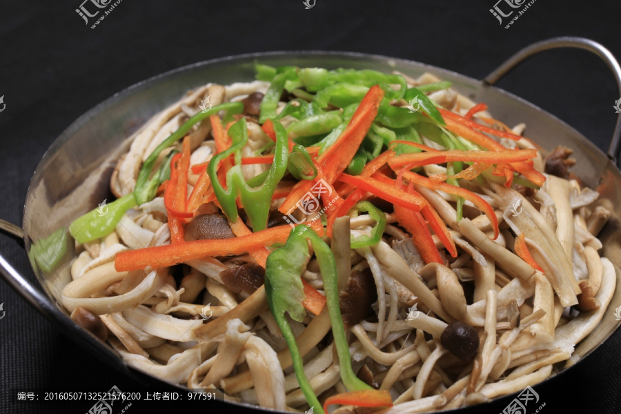 干鍋手撕茶樹菇