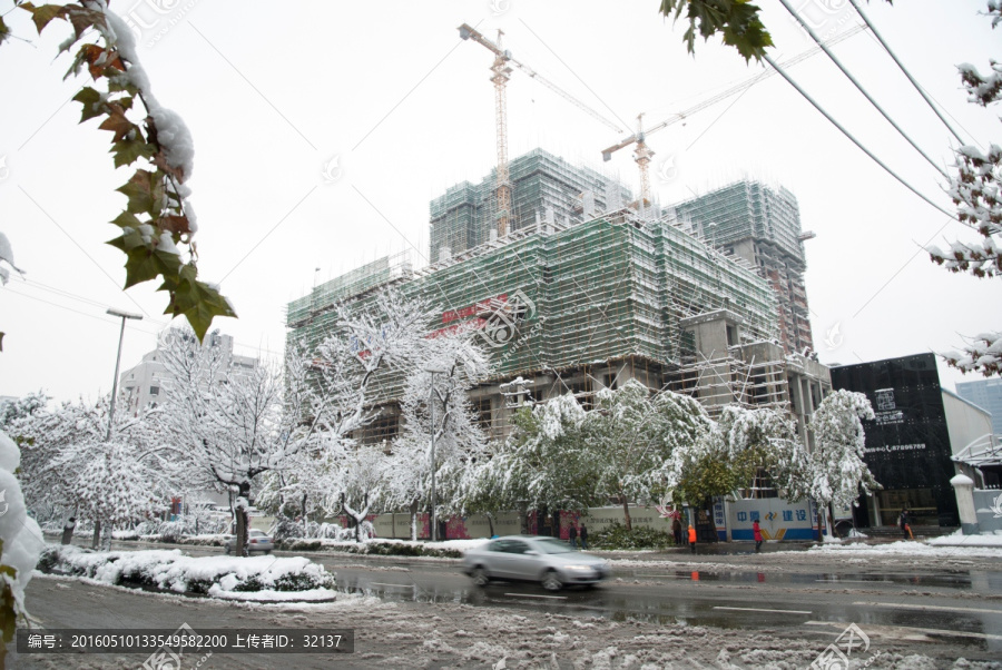 城市建筑雪景