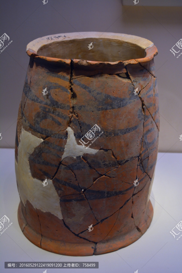 龙山文化筒形彩陶器