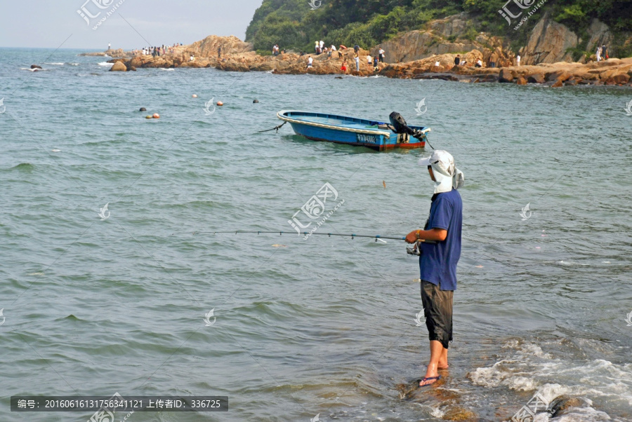 海钓的人