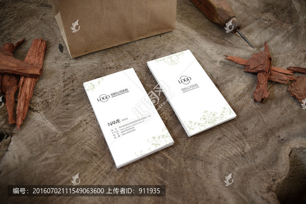 簡約綠色花紋名片