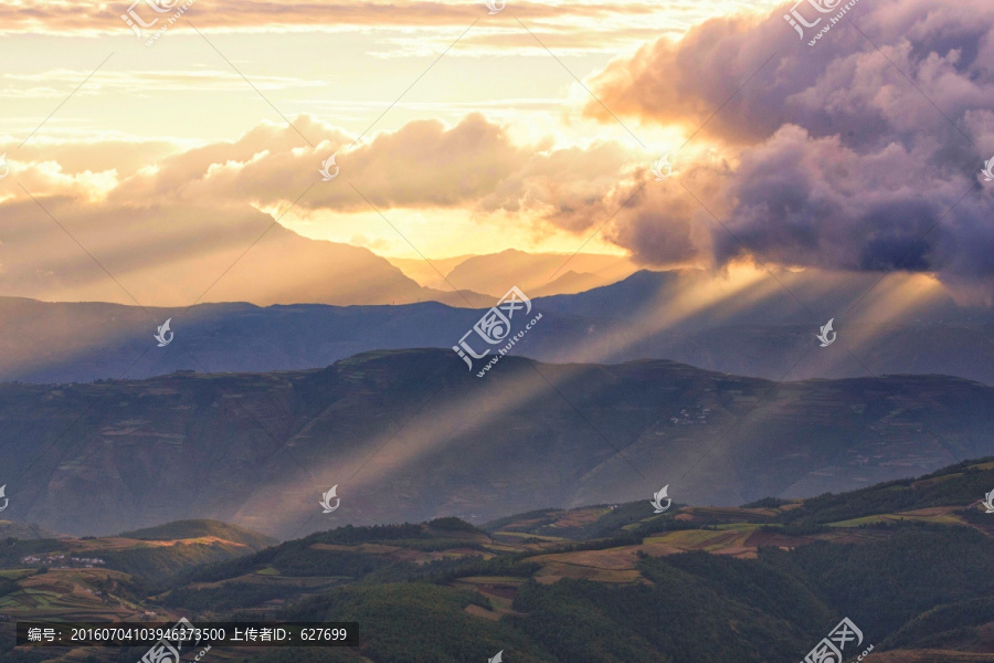 东川红土地风光