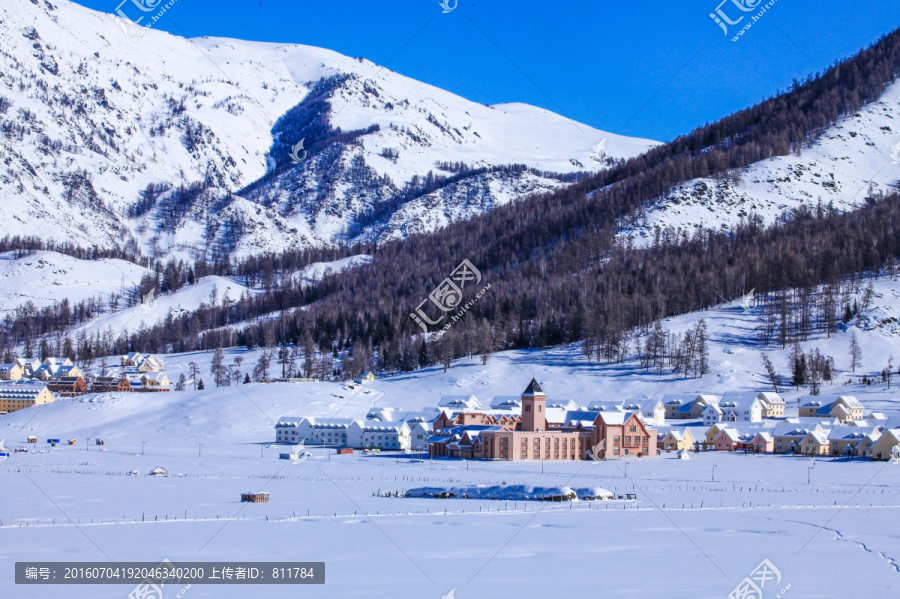 喀纳斯阿勒泰山区禾木雪景