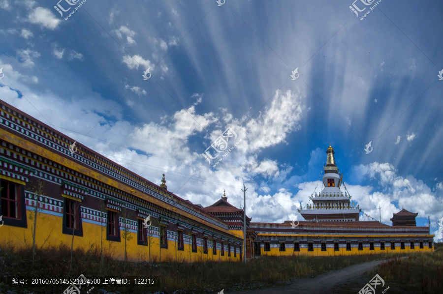 阿坝,地貌及建筑特征