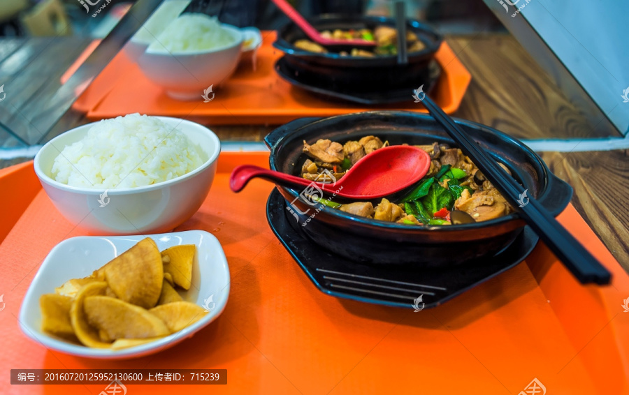 黄焖鸡米饭套餐