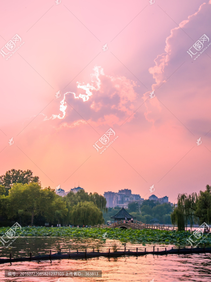 明湖夕照