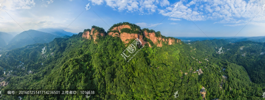 都江堰青城山金鞭岩全景图