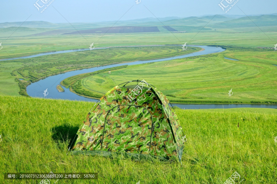 草原河畔帐篷