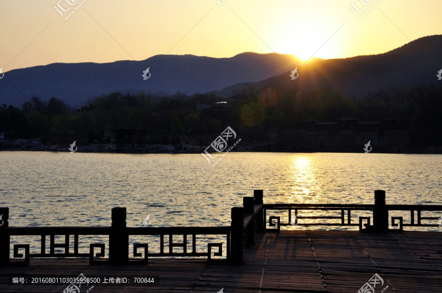 湖边夕阳风光摄影