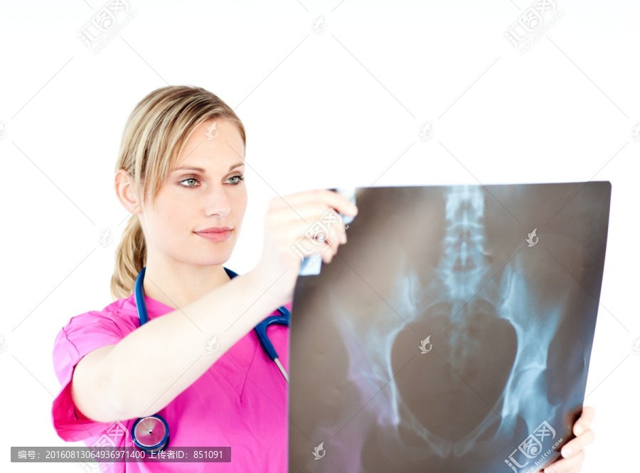 看X射线透视的女医生