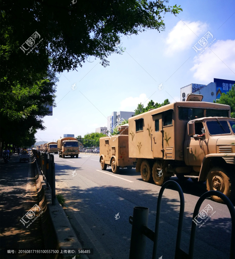 軍車