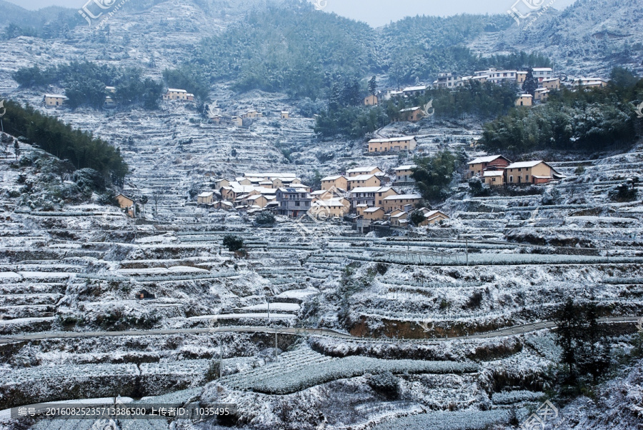 山村雪后