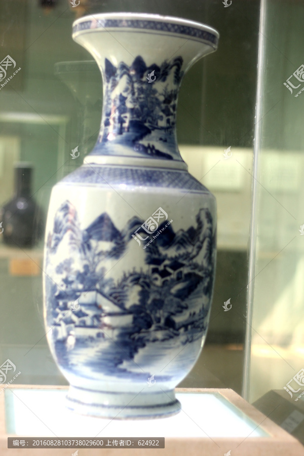 青花瓷画花瓶