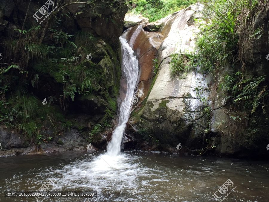 山澗溪流