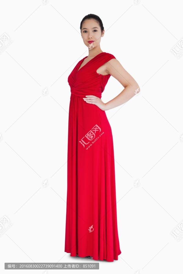 红裙女人摆姿势