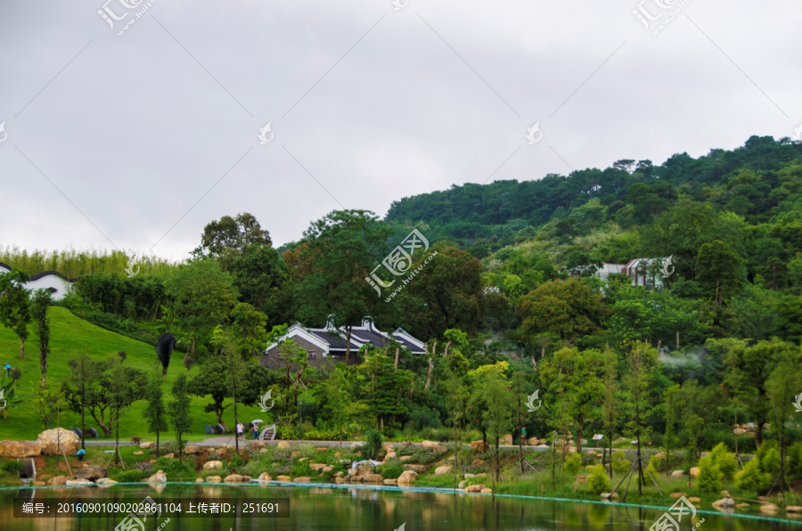 青秀山北门区湖光山色