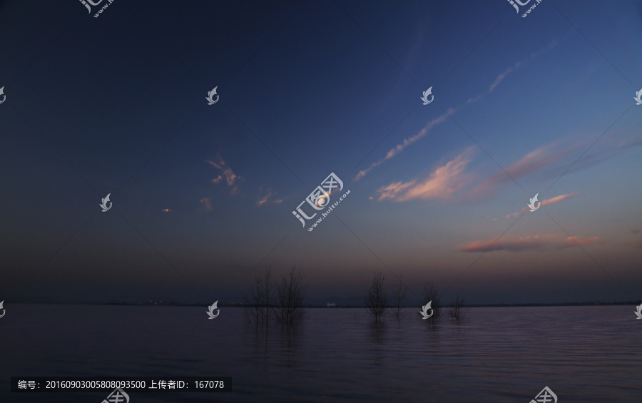 湖泊,水天一色