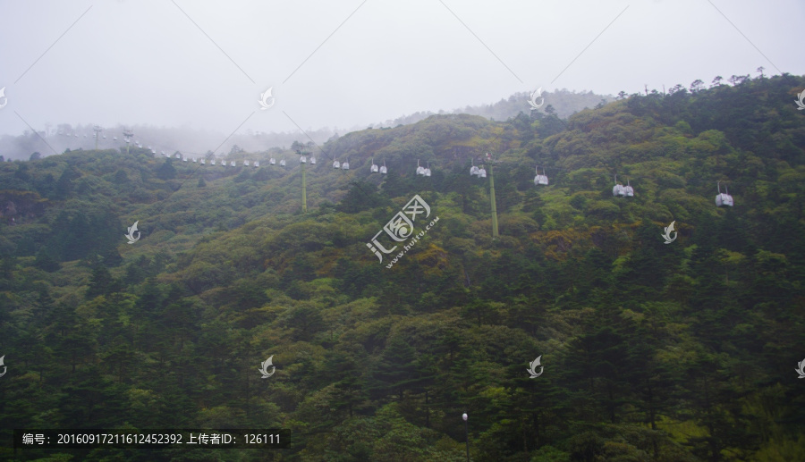 大雾中的轿子山