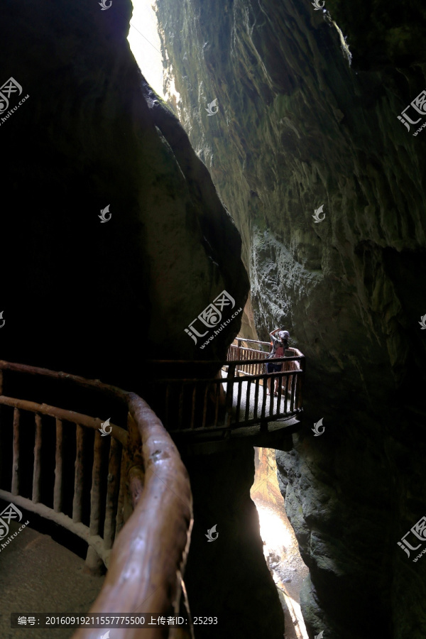 武陵山,地缝,栈道,光影