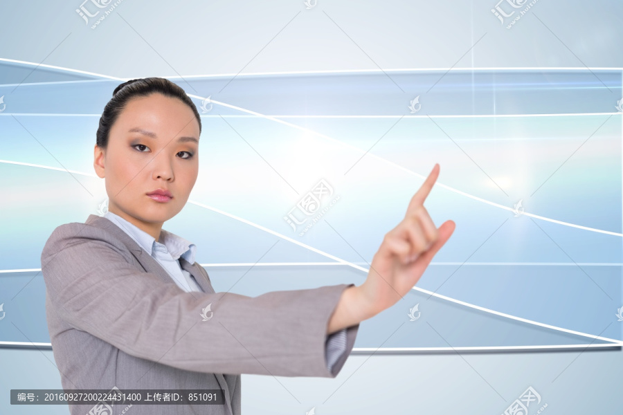 不茍言笑的商人指向復(fù)合圖像