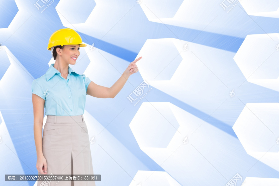 建筑師微笑著指著復(fù)合圖像