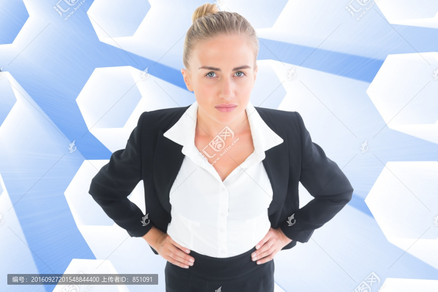 金發(fā)女商人站著的復(fù)合圖像