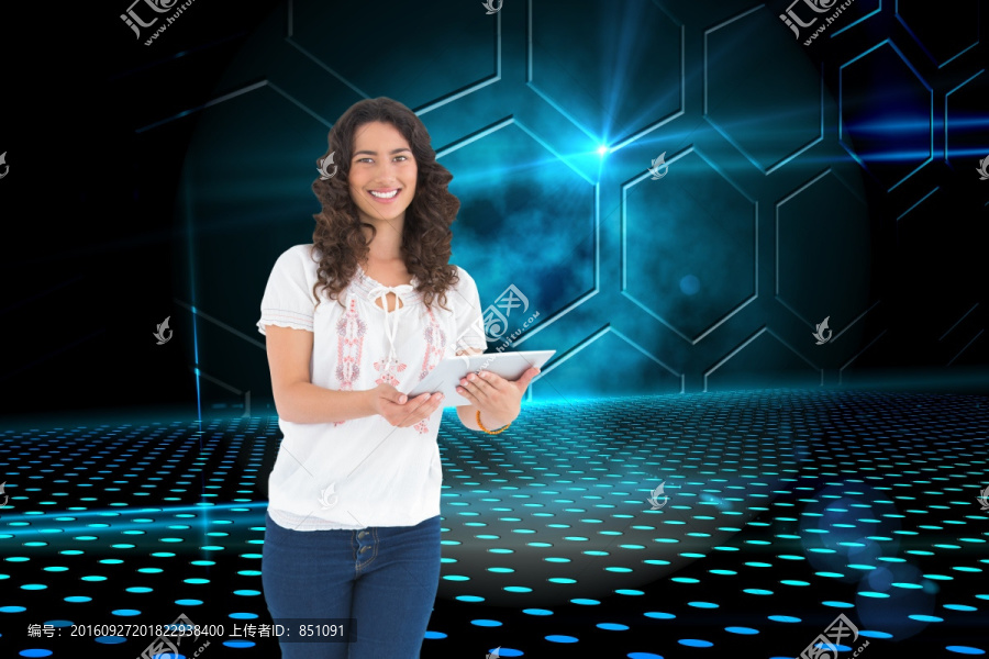女人拿著平板電腦的復合形象